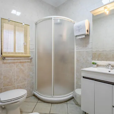 Encarnacao בית הארחה ליסבון